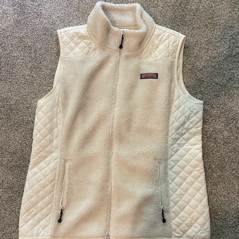White vineyard vines vest